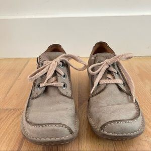 Clarks Lace Up Leather Boots with pale pink laces and cute toe detail